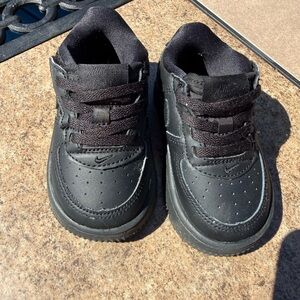 Nike Kids Black Low-Top Sneakers with Laces